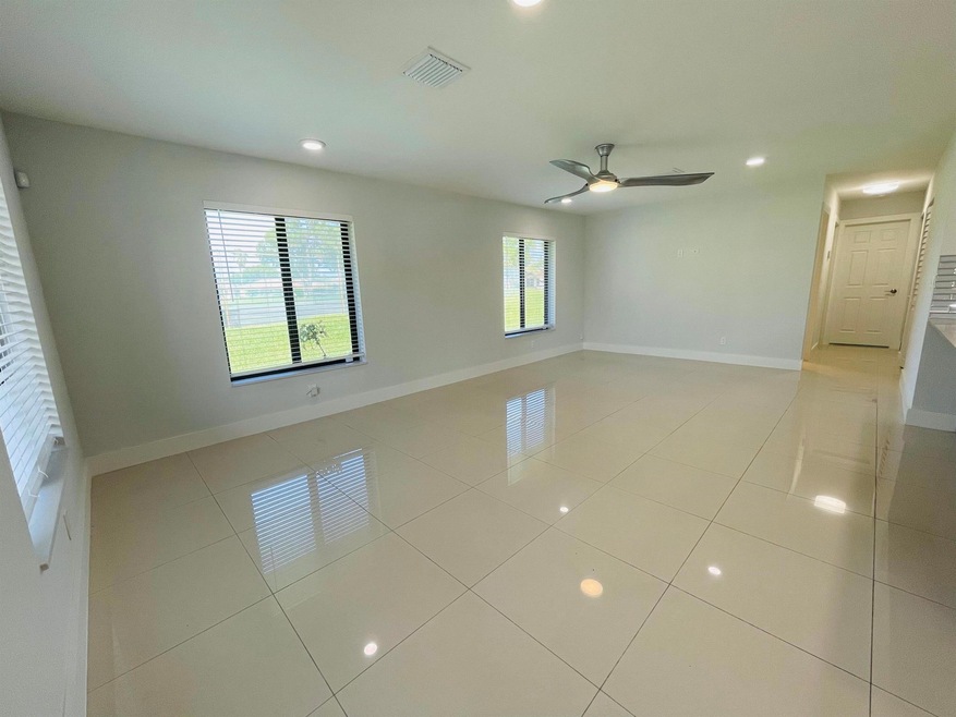 4892 Palm Hill Dr unit 13b, West Palm Beach, FL 33415 - photo 1