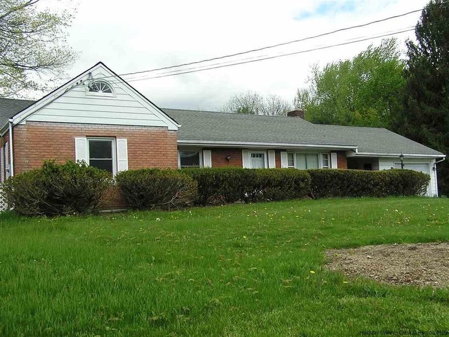 211 Vineyard Ave, Highland, NY 12528 - photo 1