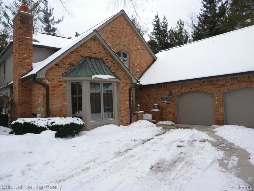Private Corner Lot