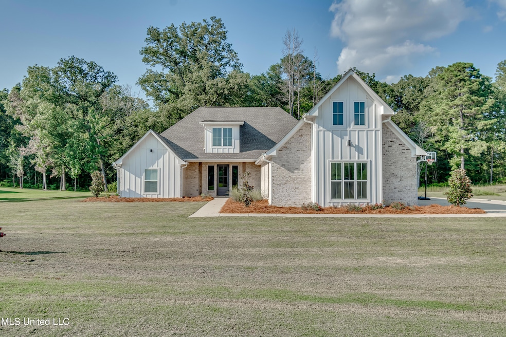 211 Lost Oak Ln, Brandon, MS 39047 - photo 1