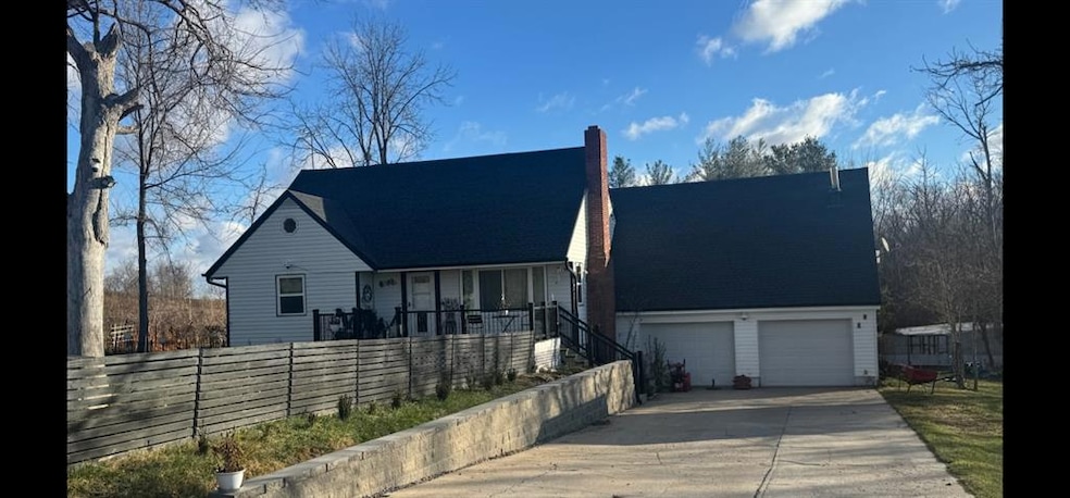 388 W 36th St N, Newton, IA 50208 - photo 1