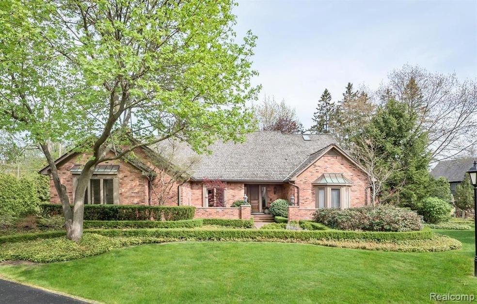 Absolutely Stunning  Detached Ranch Condo