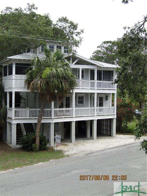 Beautiful multi-level Tybee Beach Cottage only ste