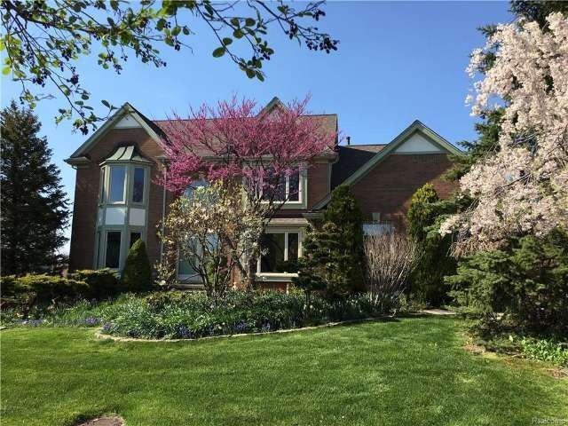 1922 Spiceway Dr, Troy, MI 48098 - photo 1