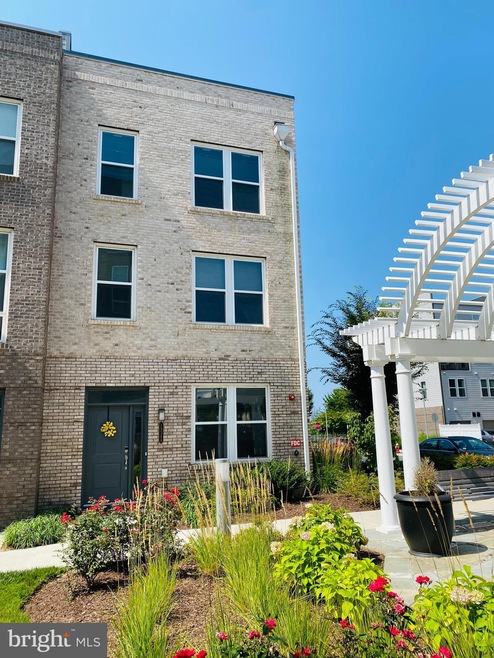 13348 Sherwood Park Ln, Herndon, VA 20171 - photo 1