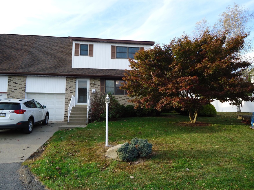 11 Rachel Dr, Archbald, PA 18403 - photo 1