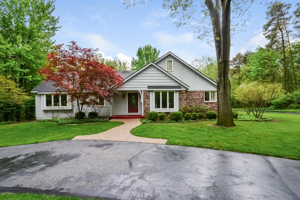 001-Front_View-1703546-medium