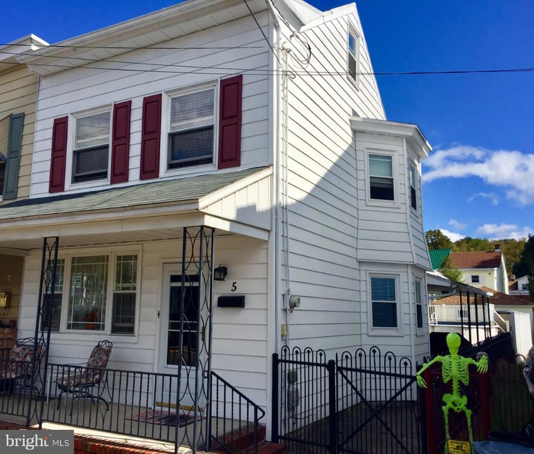 5 S Nicholas St, Saint Clair, PA 17970 - photo 1
