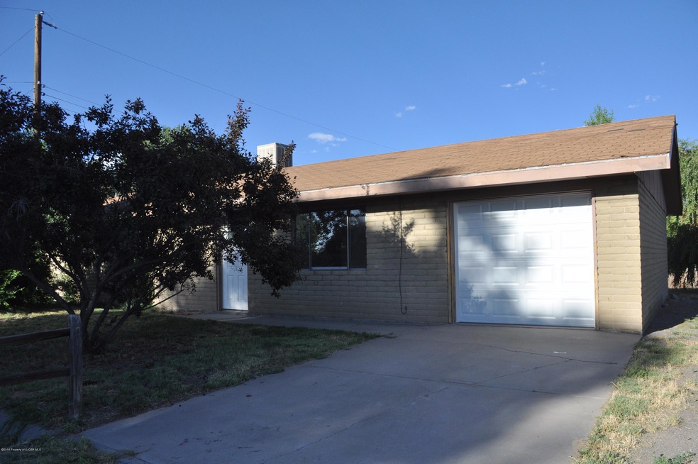 606 N Jordan St, Bloomfield, NM 87413 - photo 1