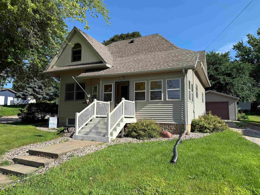 916 Diagonal St, Highland, WI 53543 - photo 1