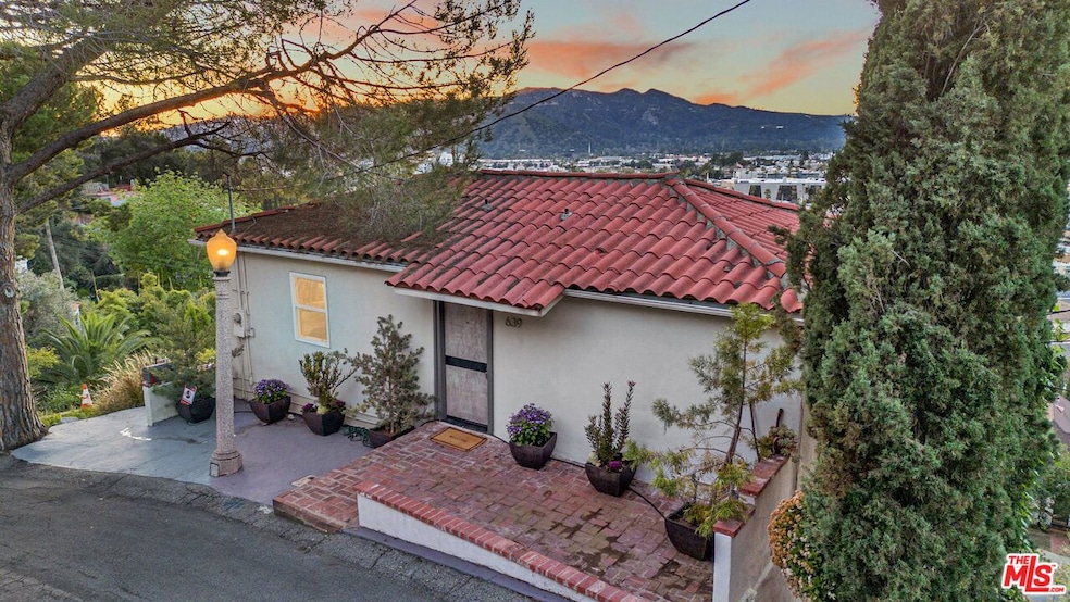 Sold $1,150,000 • Co-Listing Agent