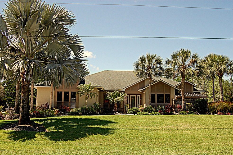 Gorgeous curb appeal!