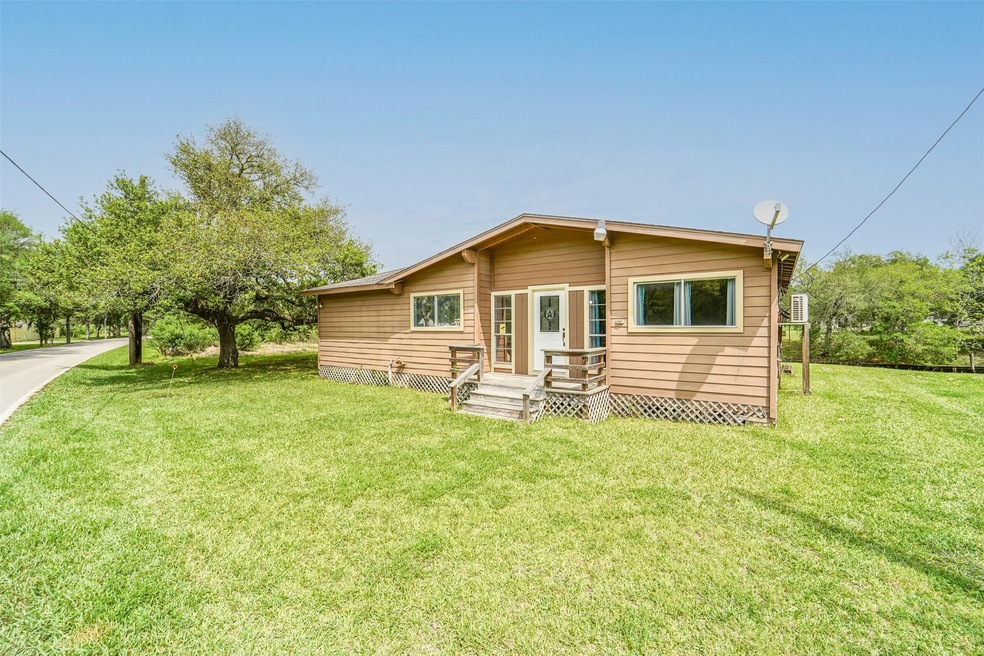 4533 Recreation Dr, Brazoria, TX 77422 - photo 1