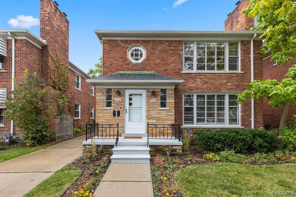 976 Beaconsfield