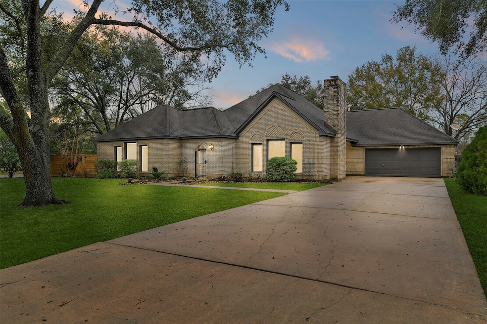 The home is located on a sprawling 0.45-acre corner lot dotted with mature trees and established landscaping. You'll enjoy a quiet cul-de-sac street, a double-wide driveway leading back to the two-car attached garage, & a great location with quick access to all parts of town.