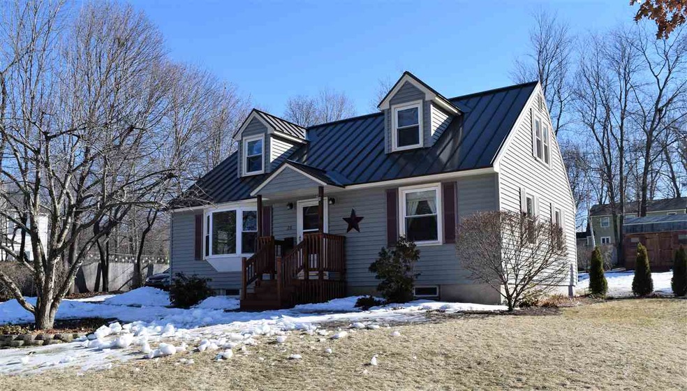 28 Dodge St, Rochester, NH 03867 - photo 1