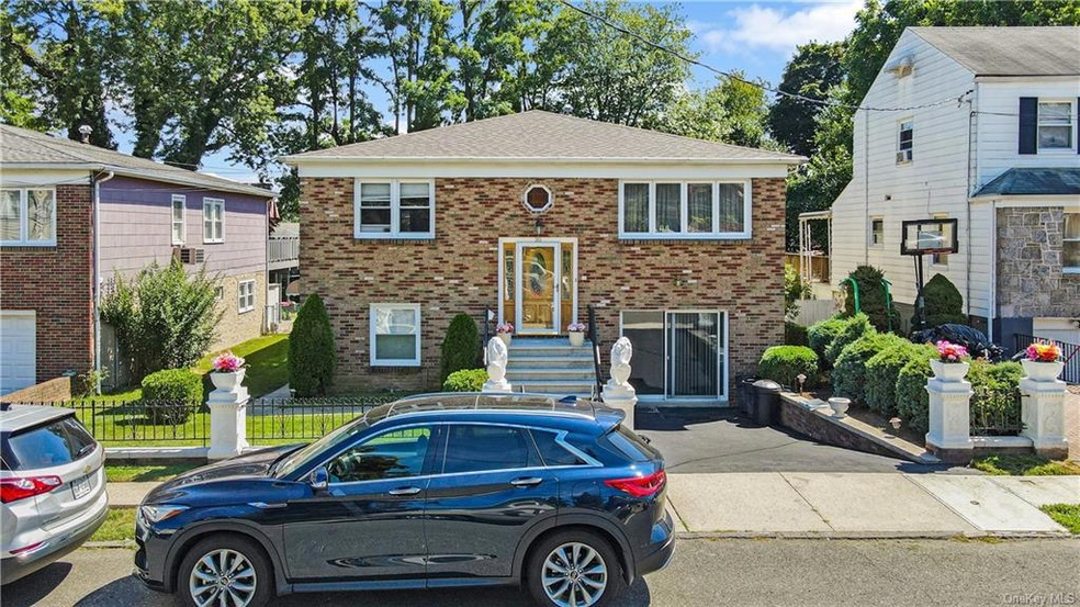 Sold $906,400 • Co-Listing Agent