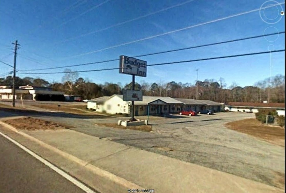 324 N Duval St, Claxton, GA 30417 - photo 1