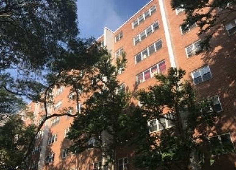 River Plaza unit 8J, Paterson, NJ 07514 - photo 1