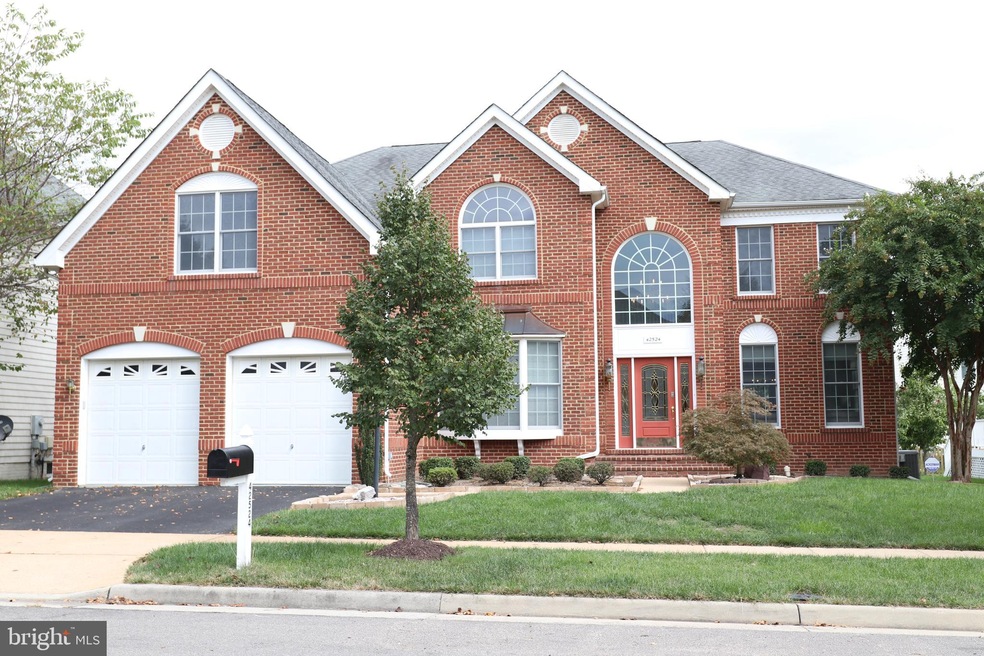 42524 Mandolin St, Chantilly, VA 20152 - photo 1