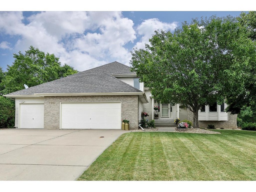 Stunning custom built 5 bedroom 4 bathroom walkout