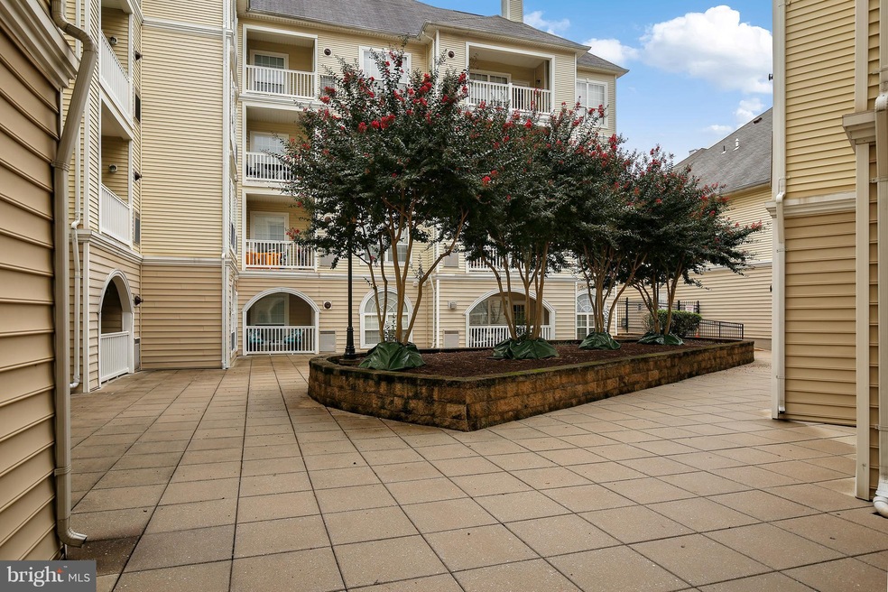 4550 Strutfield Ln unit 2128, Alexandria, VA 22311 - photo 1