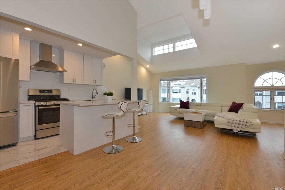 24109 Oak Park Dr unit B, Little Neck, NY 11362 - photo 1