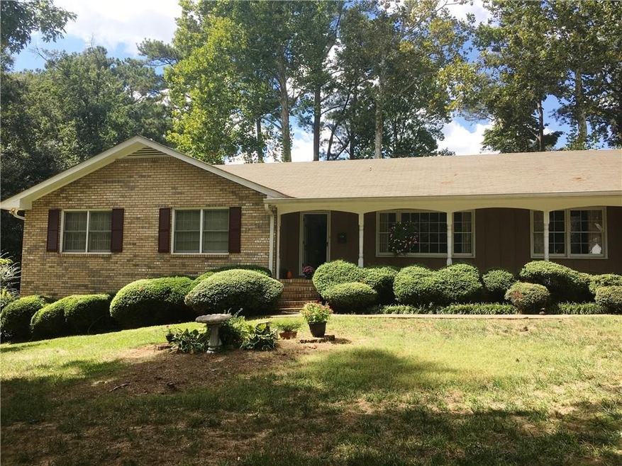 Ranch home in East Cobb, All brick, Walton distric