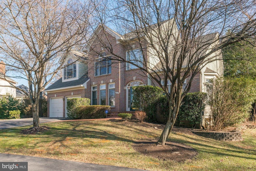 8511 Silverview Dr, Lorton, VA 22079 - photo 1