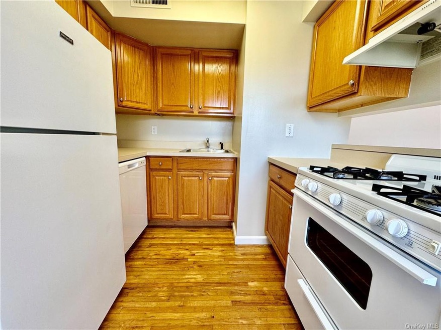 70 Lime Kiln Rd unit 2D, Tuckahoe, NY 10707 - photo 1