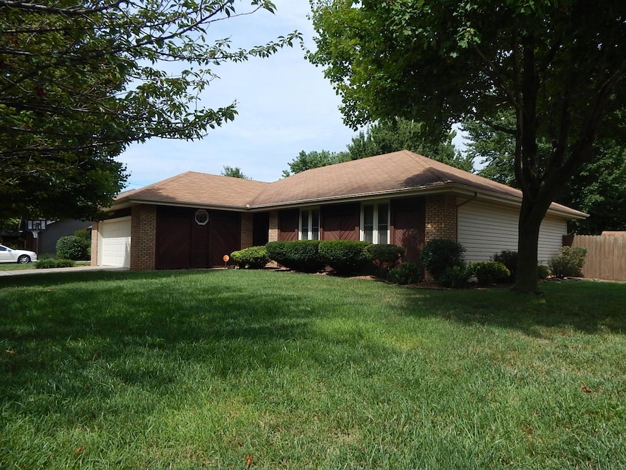 902 Breann Ct, Nixa, MO 65714 - photo 1