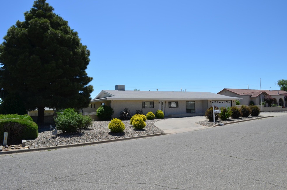 5700 Cedarwood Dr, Farmington, NM 87402 - photo 1