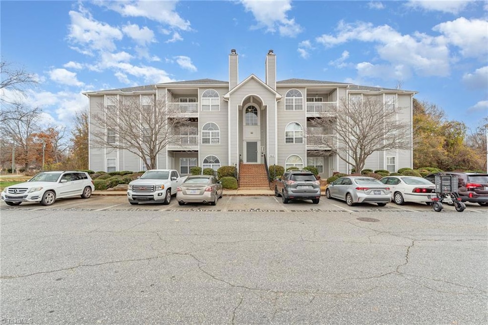 5012 Lawndale Dr, Greensboro, NC 27455 - photo 1