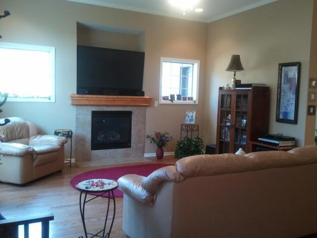 Welcome Home to your Great Rm w/ 10 ft Ceilings & 