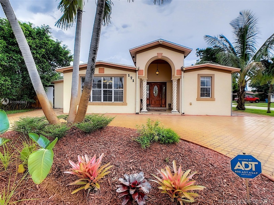 Dramatic arched entry way design/Beautiful curb ap
