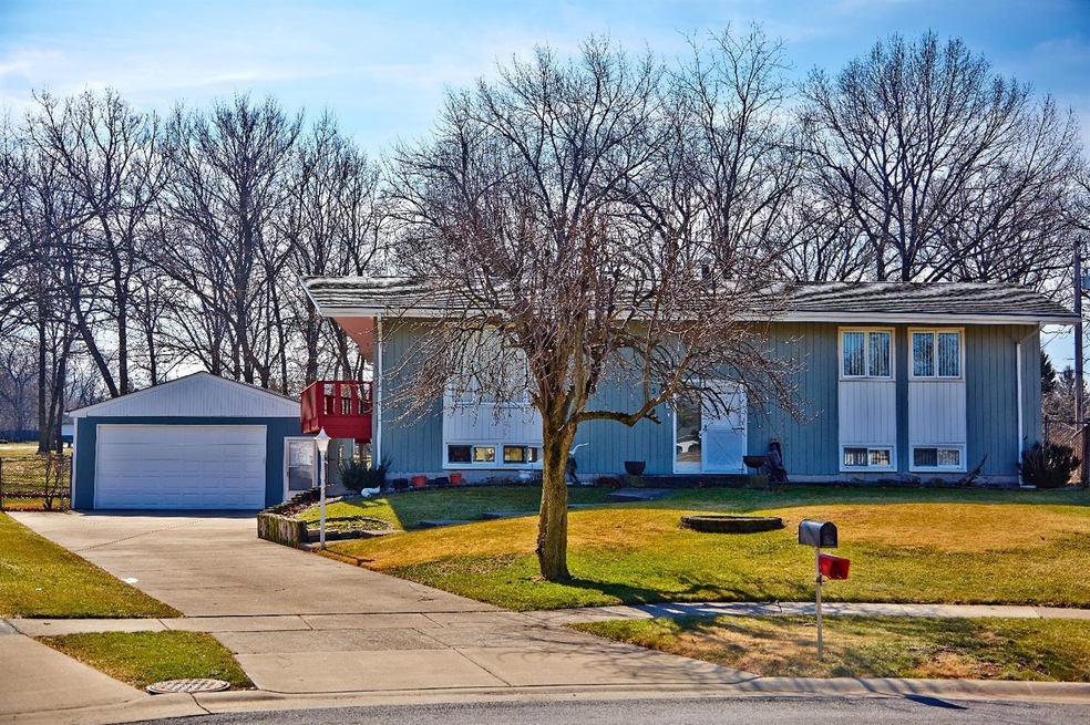 250 S Chase Dr, Crown Point, IN 46307 - photo 1