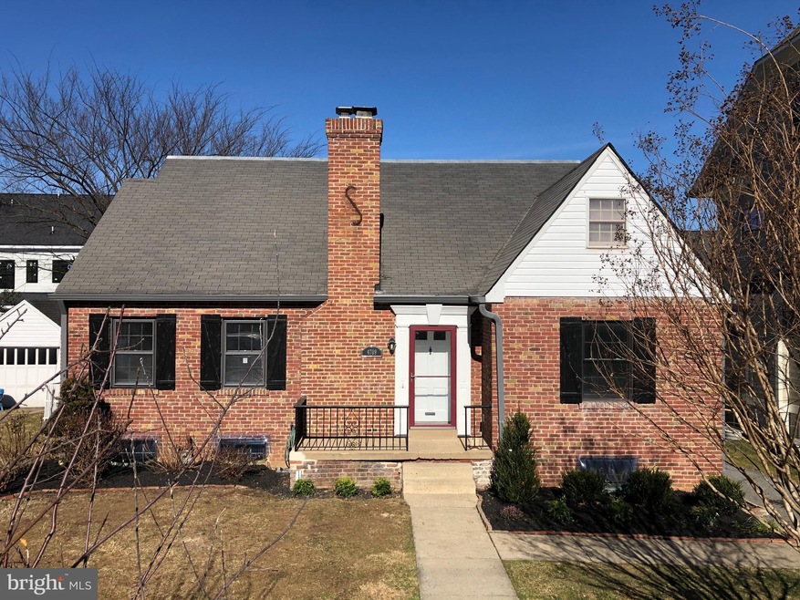 4709 S Chelsea Ln, Bethesda, MD 20814 - photo 1