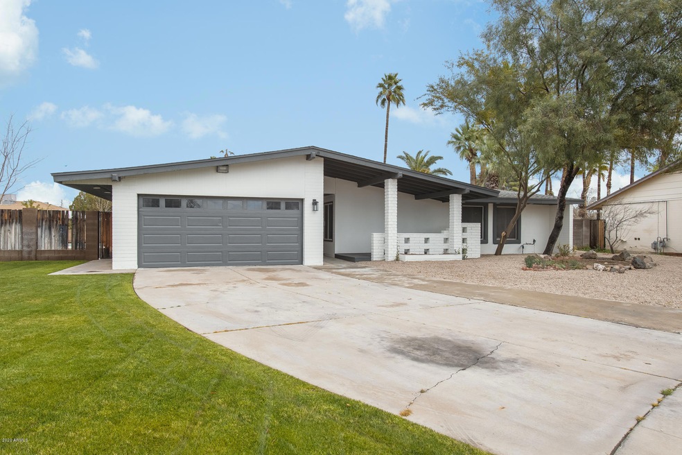 9233 N 40th Dr, Phoenix, AZ 85051 - photo 1