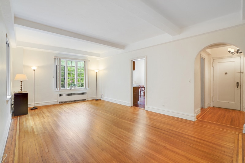 10 Holder Place unit 3E, Forest Hills, NY 11375 - photo 1