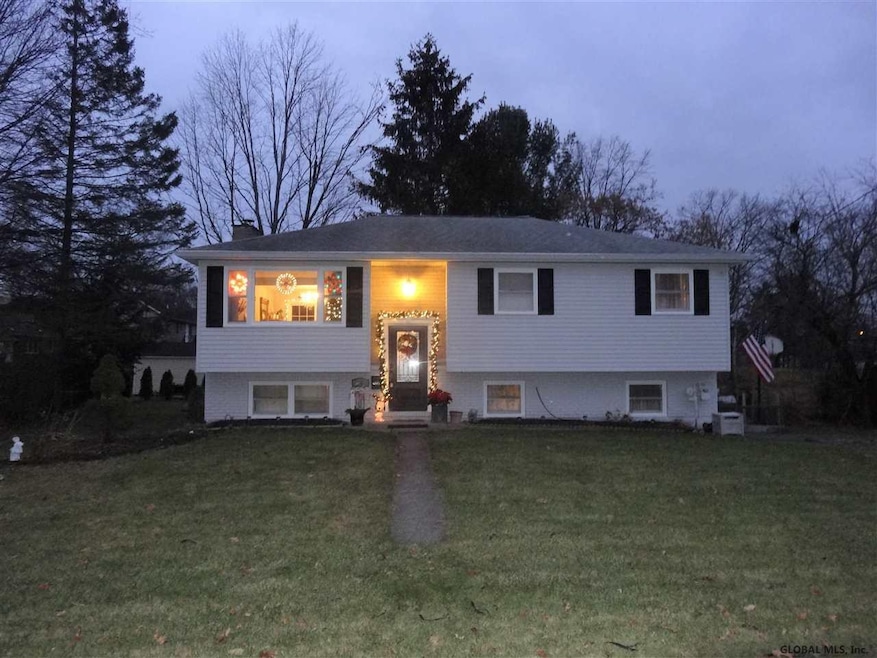 18 Donnelly Dr, Rensselaer, NY 12144 - photo 1