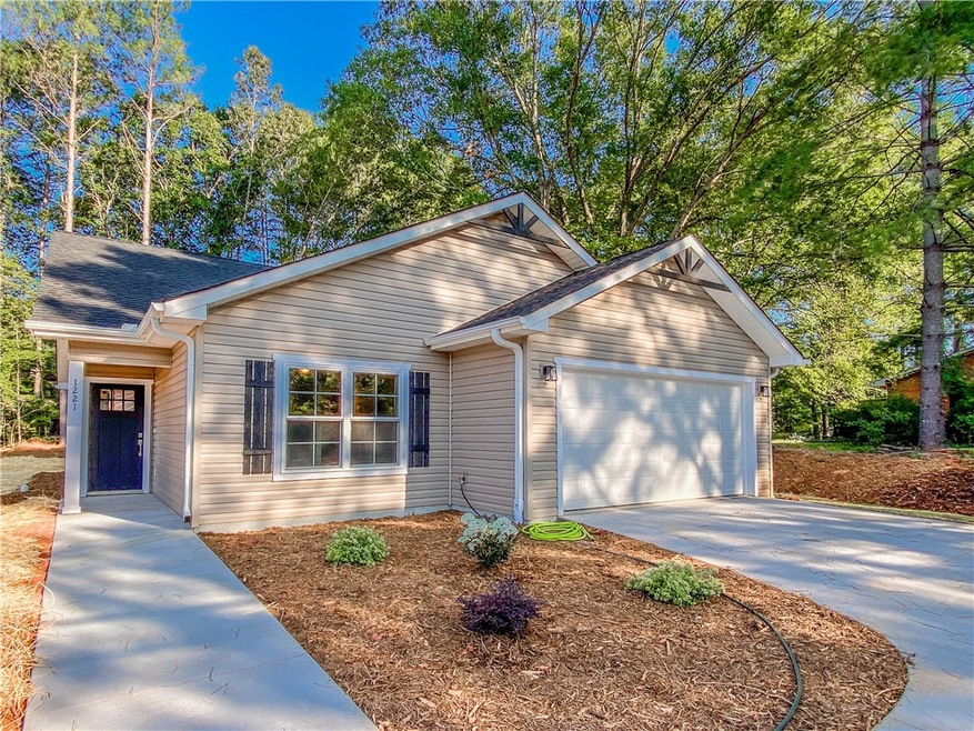 1221 N Catherine St, Walhalla, SC 29691 - photo 1