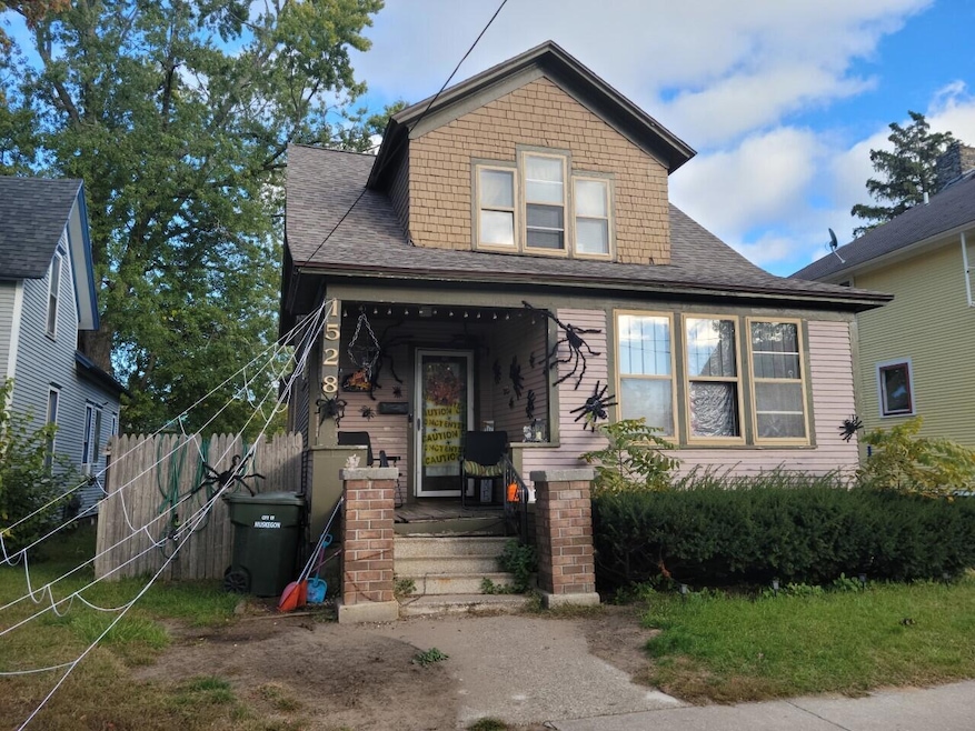 1528 Clinton