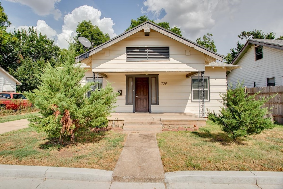 735 N 10th St, Enid, OK 73701 - photo 1