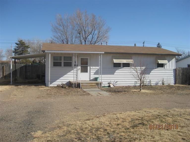 124 S Jefferson St, Hugoton, KS 67951 - photo 1