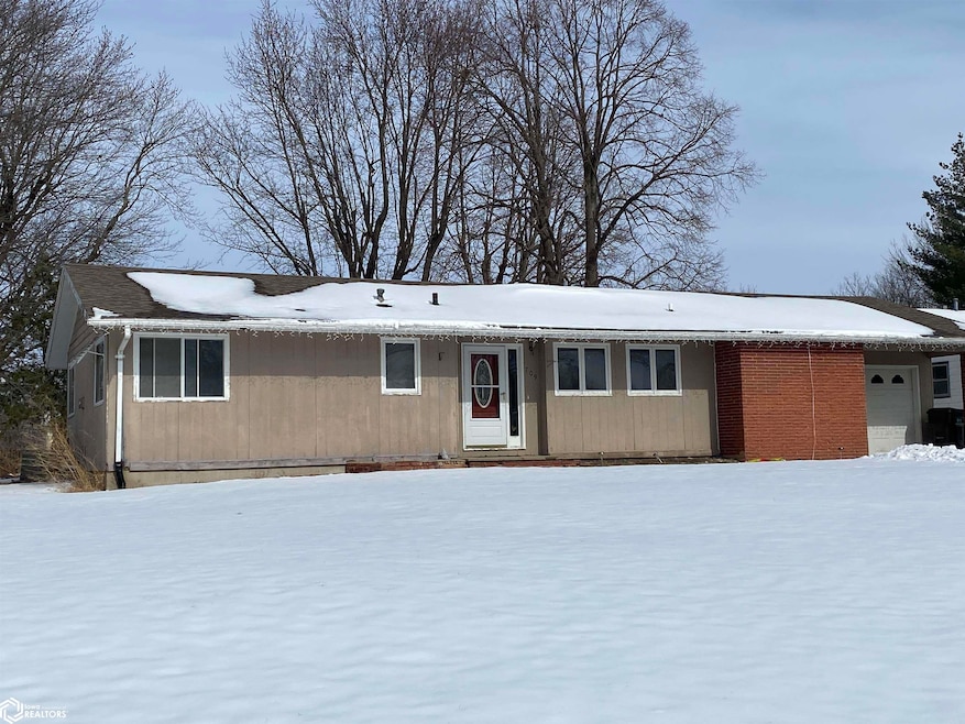 709 E Clay St, Osceola, IA 50213 - photo 1