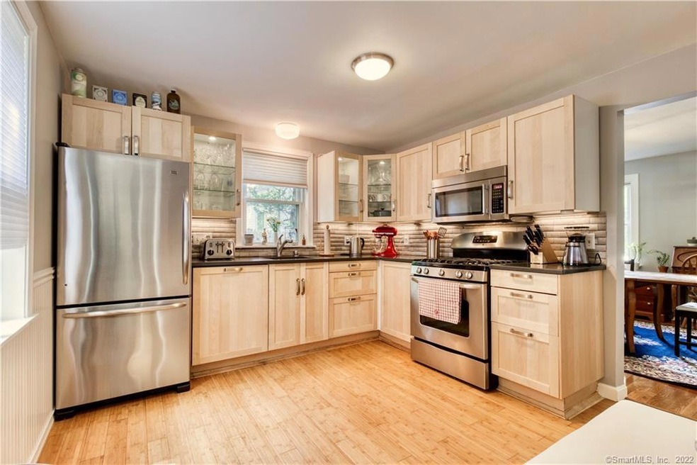 Wonderful remodeled kitchen with quartz countertop