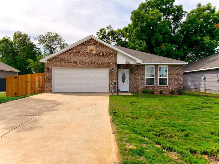 120 Peacock St, Cleburne, TX 76031 - photo 1