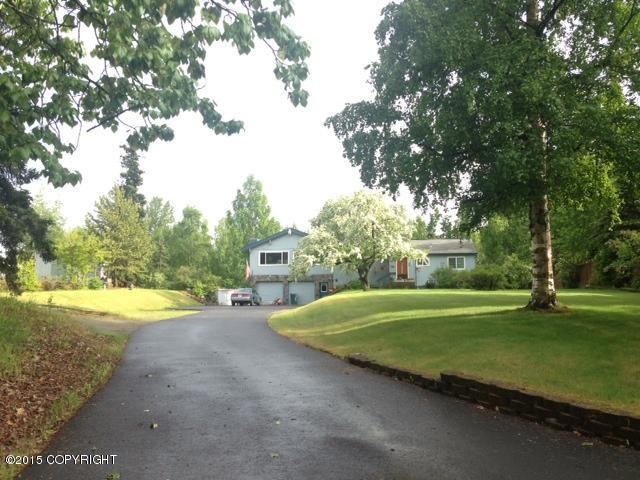 Long welcoming driveway