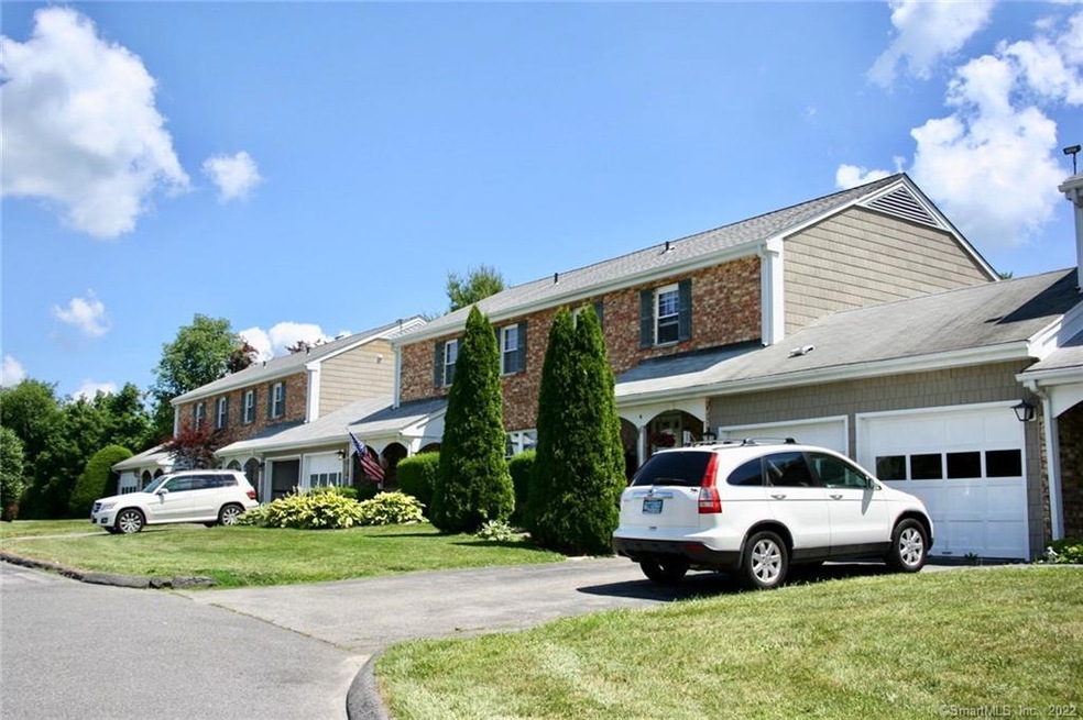 4 Whisconier Village unit 4, Brookfield, CT 06804 - photo 1