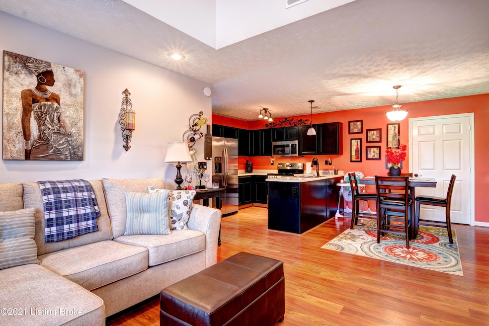 8520 Grand Neptune Dr unit 1601, Louisville, KY 40228 - photo 1